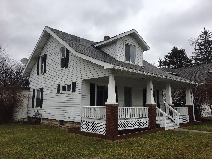 803 front ext.jpg (34685 bytes)