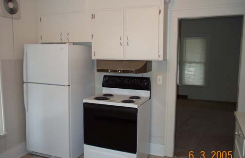 803 kitchen 2.jpg (12999 bytes)
