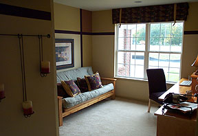 bed_den.jpg (51480 bytes)