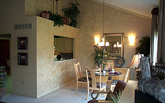 dining.jpg (53214 bytes)