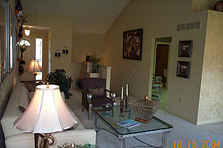 living.jpg (53961 bytes)