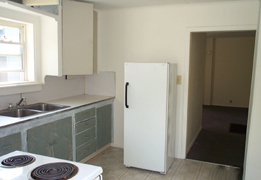 4301kitchen.jpg (35563 bytes)