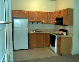 504kitchen.jpg (9741 bytes)