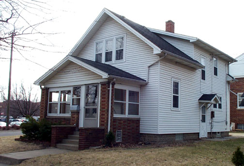 222_exterior.jpg (82445 bytes)