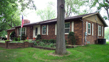 front.jpg (73651 bytes)